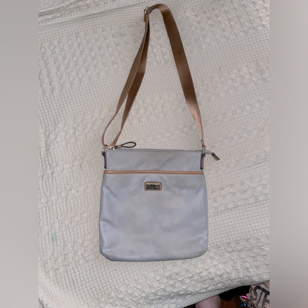 Tommy Hilfiger gray shoulder bag, with a brown adjustable strap.